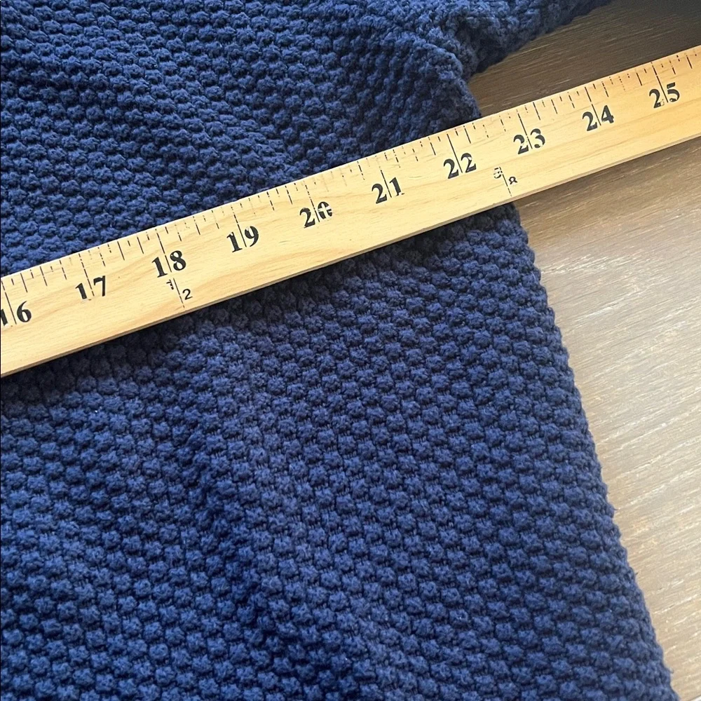 J Crew Men’s Cotton Checker Stitch Sweater in Navy size XL